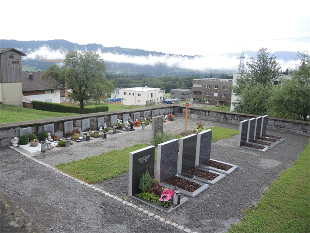 Foto für Start für einen unkrautfreien gepflegten Friedhof